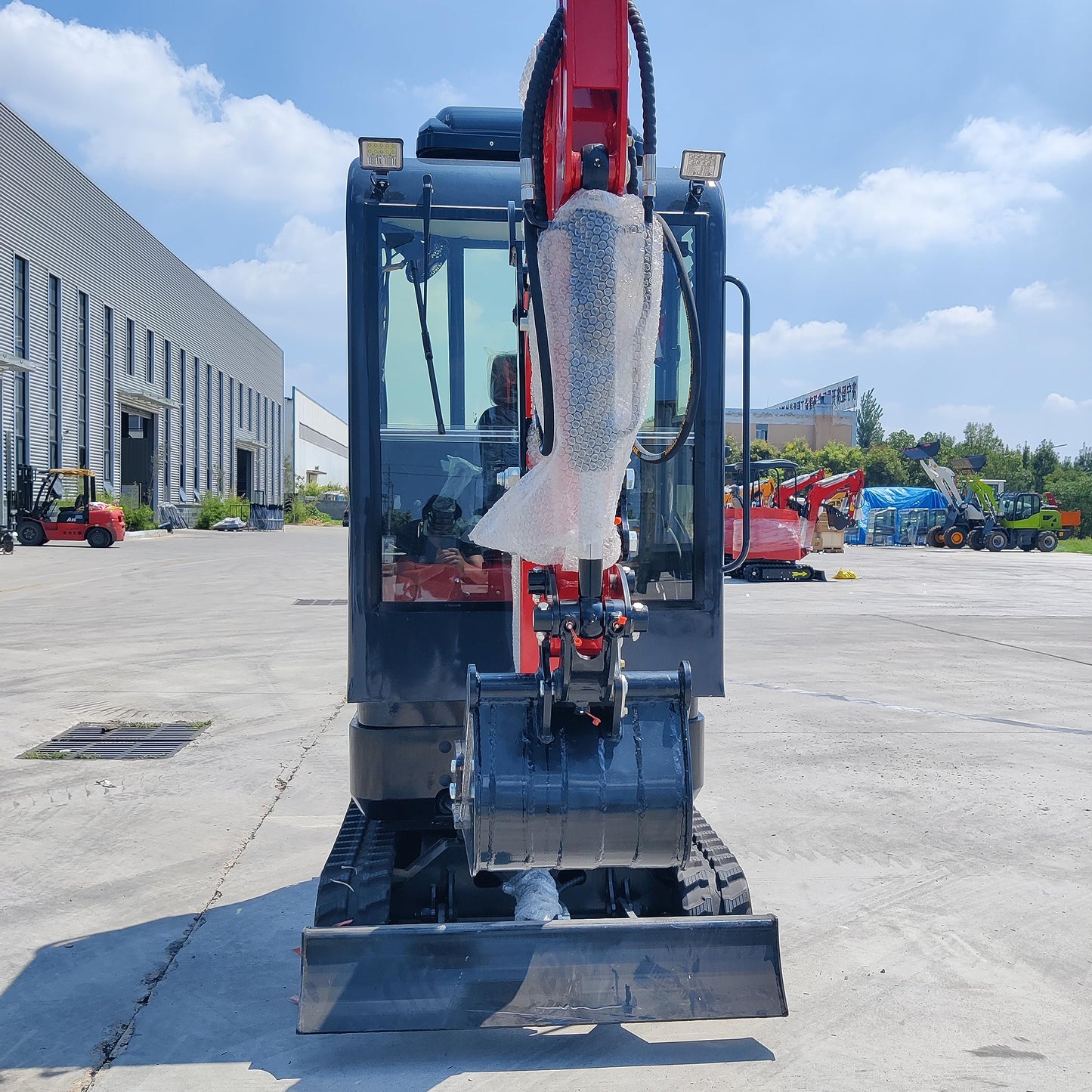 2 Ton TERROR XVIII Heater Aircon Cabin Mini Excavator, EPA certified USA KUBOTA D902 Diesel Machine for Garden, Farms, Parks, Roads – Ideal for Digging, Drilling, Bull-Dozing